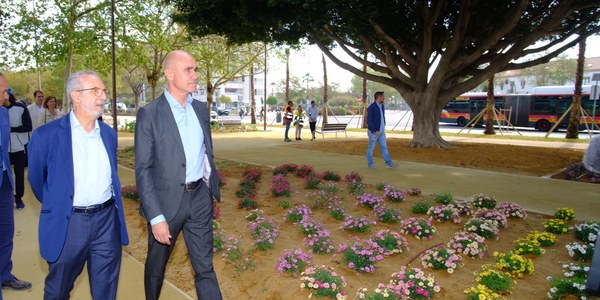 El alcalde de Sevilla anuncia el inicio de los trámites para construir en Triana los aparcamientos de San Martín de Porres y Monte Pirolo y ampliar el espacio peatonal en la calle San Jacinto, así como las licitaciones del nuevo pulmón verde de Parque Rojo, en el barrio de Pino Montano, y un espacio de ocio familiar en la calle Japón, en Sevilla Este