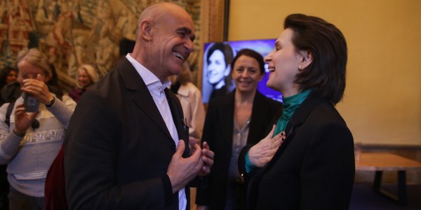 El alcalde de Sevilla asiste a los encuentros con la ganadora del Goya Internacional Juliette Binoche y con los nominados a Mejor Película Documental