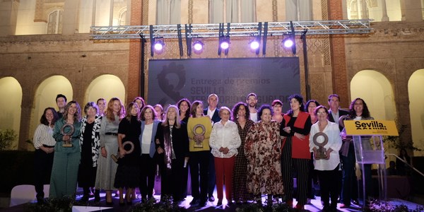 El alcalde destaca el compromiso de las ganadoras de los premios ‘Sevilla, Territorio de Igualdad 2023’ que reconocen a mujeres como Amalia Gómez, Amparo Rubiales, Ana Arillo, y Kechu Aramburu