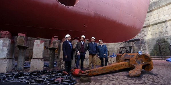 El alcalde destaca el potencial industrial de la Zona Franca del Puerto de Sevilla con empresas innovadoras de gran proyección internacional y que cuentan con carga de trabajo garantizada al 100% durante todo 2023