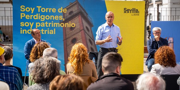 El alcalde destaca la reapertura de la Torre de los Perdigones como un ejemplo de recuperación de la Sevilla industrial que permite abrir nuevos itinerarios fuera del centro histórico