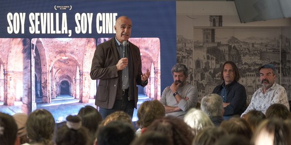 El alcalde ensalza el talento de la industria audiovisual local ante grandes creadores del cine español durante unas charlas organizadas con premiados y nominados andaluces en los Goya en el marco de las actividades paralelas a la ceremonia