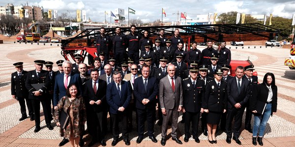 El alcalde entrega 70 distinciones de Bomberos de Sevilla en el día de su patrón y recuerda las nuevas  convocatorias de plazas e inversiones