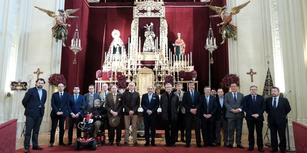 El alcalde firma con la Hermandad de los Gitanos la cesión del inmueble y de los suelos donde radica su templo y sede canónica para contribuir a consolidar su labor social y a mantener su patrimonio histórico, artístico y religioso