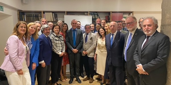 El alcalde invita a cónsules de países iberoamericanos a incorporarse a la mesa de trabajo y a la comisión organizadora ya en marcha para conmemorar el centenario de la Exposición del 29 y convertir esta efeméride en un proyecto de ciudad de alcance nacional e internacional