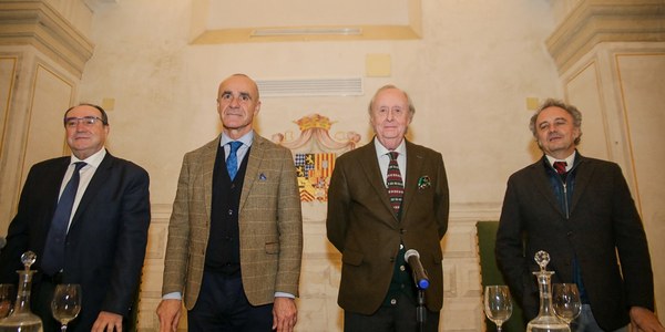 El alcalde muestra su respaldo a la conmemoración de los mil años de la creación del Reino de Sevilla y traslada la intención del gobierno municipal de considerarla como “un proyecto de ciudad”