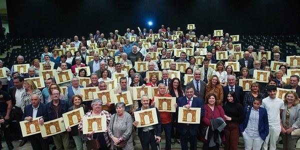 El alcalde pone en valor el trabajo desempeñado por los servidores públicos durante el acto de homenaje a los 430 empleados municipales jubilados entre los años 2018 y 2021
