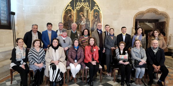 El alcalde reivindica con entidades y asociaciones de pacientes y familiares más investigación y se suma a la iniciativa solidaria ‘Pañuelo Challenge’ de la Fundación Aladina en el Día Mundial contra el Cáncer Infantil