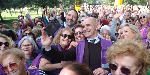 El alcalde y 1.500 mujeres y hombres participan en la ‘Marcha por la Igualdad’ del Parque Tamarguillo en el Distrito Este-Alcosa-Torreblanca en el marco de la amplia agenda municipal para conmemorar el 8-M
