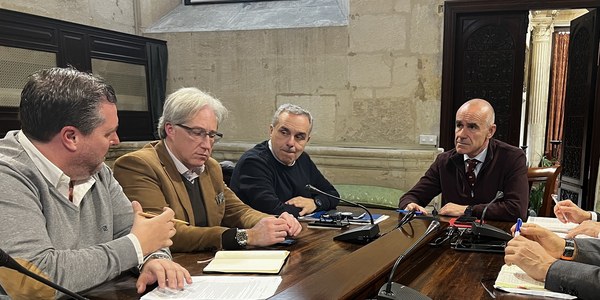 El alcalde y la Asociación de Hosteleros de Sevilla acuerdan flexibilizar las limitaciones de actividad de la hostelería durante la Madrugada aunque siempre situando como prioridad la seguridad