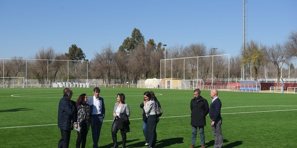 El Ayuntamiento ampliará el Centro Deportivo Vega de Triana con dos nuevos campos de rugby y fútbol playa y una inversión de 156.000 euros