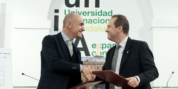 El Ayuntamiento avanza en su estrategia de apoyo a la actividad universitaria a través de un acuerdo con la UNIA para el desarrollo de un centro académico y cultural en el Pabellón de la Madrina y que se enmarca también en el proyecto para convertir el entorno del Casino y el Teatro Lope de Vega en un espacio dedicado a la investigación, la ciencia y la cultura