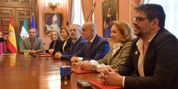 El Ayuntamiento cederá siete viviendas de Emvisesa a las fundaciones Persán y Rais-Red y a las asociaciones Realidades y Albatros y alcanza así las 76 aportadas a entidades sin ánimo de lucro que desarrollan proyectos para la inclusión social en la ciudad