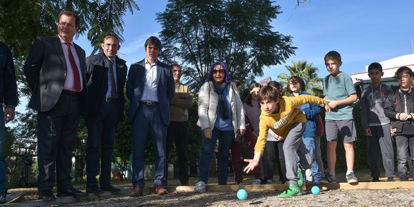 El Ayuntamiento completa la reurbanización de la plaza Manuel Ríos, en el Distrito Casco Antiguo, con tres nuevas pistas de petanca solicitadas por asociaciones de mayores dentro del Plan Mejora Tu Barrio 2022