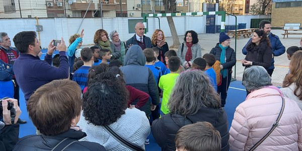 El Ayuntamiento culmina las obras de reforma de la pista deportiva del CEIP Francisca Romero, en la barriada de Villegas, con 52.000 euros de inversión y dentro del programa Mejora Tu Barrio 2022