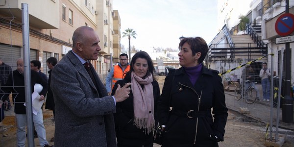 El Ayuntamiento culminará antes de primavera la renovación de redes y reurbanización de la calle Boquerón, en San Jerónimo, con una inversión de casi 890.000 euros que mejorará la calidad del servicio de agua potable, permitirá una mayor evacuación de aguas residuales y pluviales y generará nuevos acerados accesibles