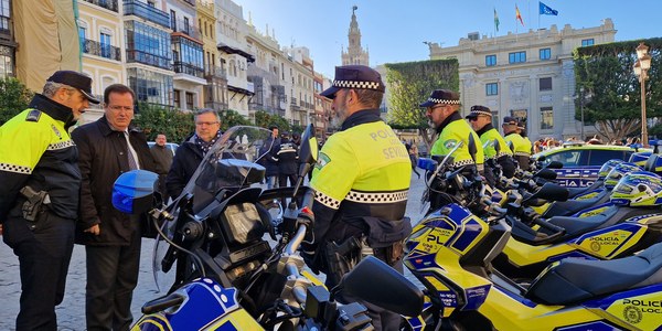 El Ayuntamiento de Sevilla equipa a la Policía Local de proximidad con nuevas motos que facilitan la descentralización, la movilidad y la presencia de los agentes en los barrios