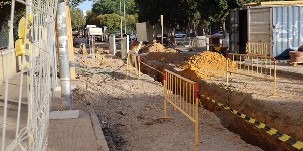 El Ayuntamiento de Sevilla inicia los trabajos previos al comienzo de las obras de renovación de redes de Emasesa en la calle Corral de la Caridad del Distrito Norte con un presupuesto de más de 860.000 euros