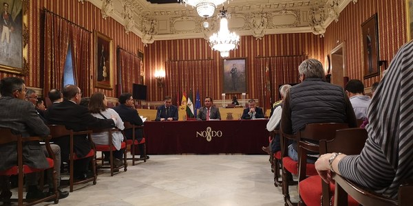 El Ayuntamiento destaca la normalidad y coordinación del dispositivo especial en un Domingo de Ramos de gran afluencia y que registró un 11 % más de viajeros en Tussam y un descenso a la mitad de las incidencias sanitarias pese al calor