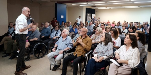 El Ayuntamiento destinará un millón de euros a la reurbanización integral del Bulevar de los Mares, en el barrio de Pino Montano, con nuevo pavimento, más arbolado, luminarias LED, sistema de riego urbano sostenible y plataforma única para garantizar la accesibilidad universal