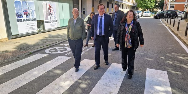 El Ayuntamiento eleva este año el Plan de Seguridad Vial hasta los 3,5 millones en inversiones y que tienen entre sus primeras actuaciones la mejora de la señalización en la barriada de Santa Cecilia, en Triana
