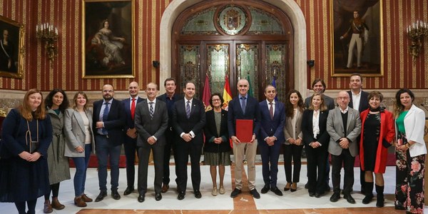El Ayuntamiento entregará más de cien reconocimientos a los mejores expedientes académicos de las universidades de Sevilla y Pablo de Olavide de las últimas tres promociones