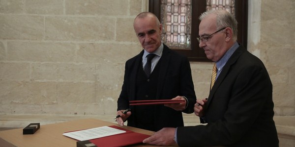 El Ayuntamiento firma un acuerdo marco de colaboración con el Consejo Evangélico para cooperar en su labor social, patrimonial y cultural en los barrios de Sevilla