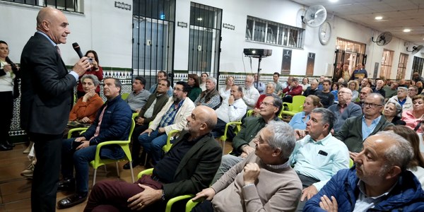 El Ayuntamiento iniciará la próxima semana las obras de la gran infraestructura de colectores para reducir el riesgo de inundaciones en todo el entorno de las avenidas Emilio Lemos y de las Ciencias, en Sevilla Este, con 11,3 millones de inversión y a partir de una planificación por tramos y un grupo de coordinación acordada por el acalde con vecinos y comerciantes
