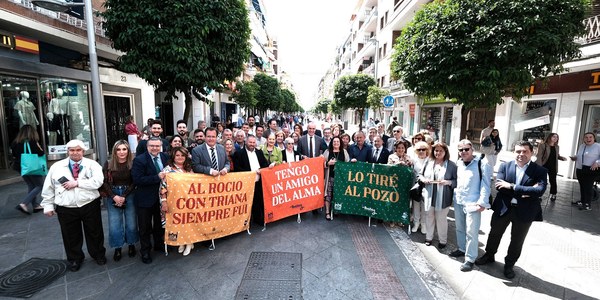 El Ayuntamiento organiza una programación para conmemorar el 50 aniversario del traslado de la Feria a Los Remedios de la mano de los comerciantes del barrio que, junto a vecinos de la zona, serán los encargados este año de encender el botón del Alumbrado del Real