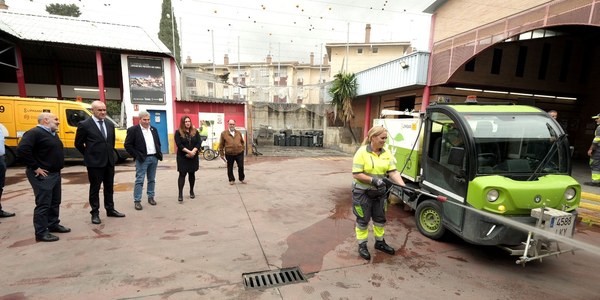 El Ayuntamiento pone en marcha en marzo un nuevo plan especial de limpieza de contenedores y desbroces con 70 contrataciones de refuerzo en la plantilla de la empresa pública Lipasam