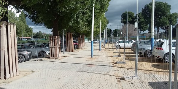 El Ayuntamiento realiza obras de adecuación de acerados en el entorno del Pabellón de San Pablo,  en Los Remedios, en la zona de la portada de la Feria de Abril y en la Avenida de la Innovación de Sevilla Este