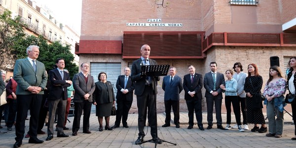 El Ayuntamiento rotula la Plaza Capataz Carlos Morán en la confluencia de las calles Jiménez Aranda y Blanco White del Distrito Nervión como reconocimiento a su trayectoria