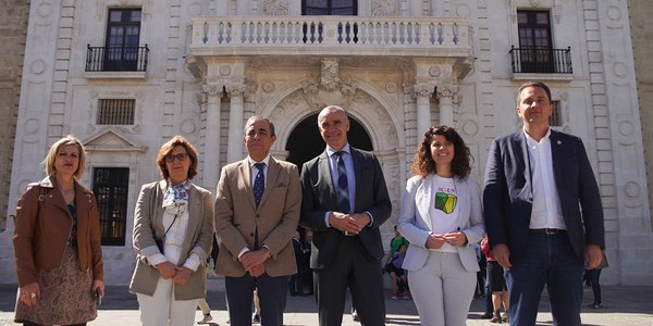 El Ayuntamiento y la Universidad de Sevilla firman dos convenios para crear una cátedra de cultura científica coordinada por Lola Pons y un proyecto de mejora de la convivencia intergeneracional en El Plantinar y en La Juncal que contarán con financiación municipal