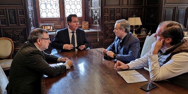 El Ayuntamiento y los hosteleros abordan la renovación del acuerdo vigente desde el año 2019 para preservar la Semana Santa y evitar el consumo de alcohol en la vía pública y las botellonas