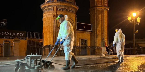 El balance de los servicios del Lunes Santo realizado por parte del CECOP destaca el aumento del transporte público, que superó incluso al Domingo de Ramos, y el trabajo de Lipasam tras constatarse un cambio de hábitos que está reduciendo el volumen de los residuos y un anticipo en la retirada de la cera
