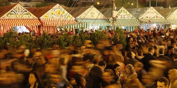 El Distrito Los Remedios abre hoy el plazo para solicitar pases de garaje para la zona restringida por la celebración de la Feria de Abril 2023