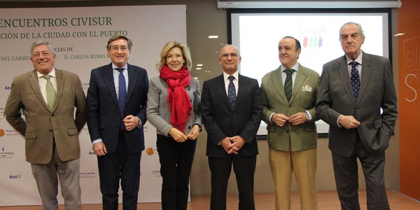 El gobierno municipal destaca el acuerdo que permitirá el desarrollo del nuevo distrito urbano portuario con la integración Puerto-Ciudad, una nueva área de oportunidad económica y la construcción de un barrio en la Avenida de las Razas con 700 viviendas, zonas verdes, equipamientos y enmarca este proyecto estratégico en el nuevo ciclo inversor que registra Sevilla