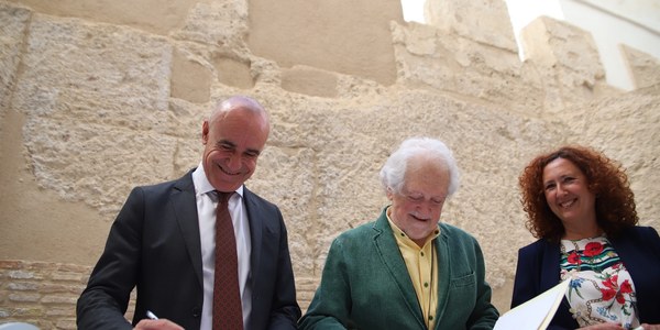 El lienzo de la Muralla de la calle Castelar se incorporará a la oferta patrimonial de la ciudad y contará con una placa conmemorativa promovida por la Fundación Alejandro Rojas Marcos