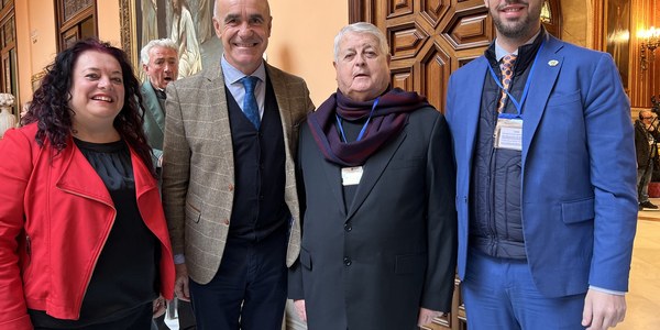 El Pleno del Ayuntamiento aprueba por unanimidad nominar una vía del Distrito Triana como Rotonda Luis de Lezama, en homenaje a este sacerdote, fundador de la Escuela Superior de Hostelería de Sevilla