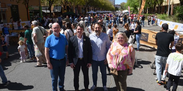 Gran Presencia de público en la Fiesta de la Primavera y Calle Deporte de la Avenida Emilio Lemos con la coordinación de decenas de entidades de Sevilla Este, el distrito y el IMD