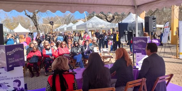 La Alameda de Hércules acoge este fin de semana las actividades de la agenda programada por el Ayuntamiento con motivo del 8M con la II Feria del Libro Feminista, el VII Encuentro por la Igualdad, actuaciones musicales y propuestas lúdicas infantiles y teatrales