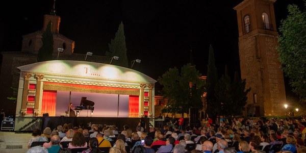 La Carroza del Teatro Real llega este fin de semana a Pino Montano y Sevilla Este con ‘Mozart Revolution’ y un recital lírico a piano