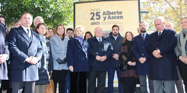 La Puerta de Jerez acoge desde hoy la exposición ‘25 años in Memoriam’ que recrea los hechos acontecidos en torno al asesinato a manos de ETA del concejal del Ayuntamiento de Sevilla Alberto Jiménez-Becerril y su esposa Ascensión García Ortiz