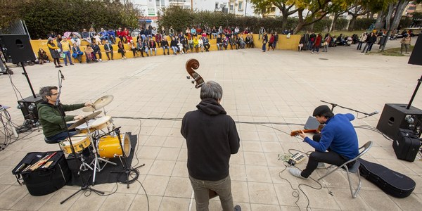 Los parques del Turruñuelo, Miraflores, Tamarguillo y Amate  acogen este domingo una nueva cita del programa ‘Cultura en Parques’ impulsado por el Ayuntamiento de Sevilla que incluye conciertos de jazz y propuestas de narración oral