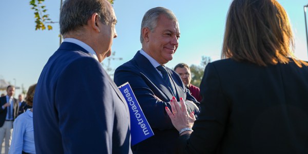 El alcalde de Sevilla, José Luis Sanz, asiste a la entrega de las primeras viviendas del nuevo barrio de Palmas Altas y señala “el esfuerzo de este gobierno en desbloquear proyectos y acelerar trámites para que Sevilla siga creciendo”
