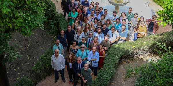 El alcalde de Sevilla, José Luis Sanz, ha celebrado el 425 aniversario del nacimiento de Velázquez junto a los artistas plásticos de la ciudad