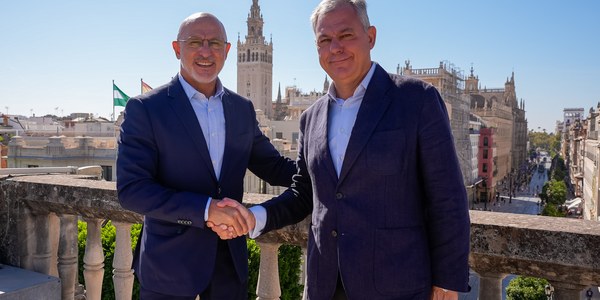 El alcalde de Sevilla recibe a Luis de la Fuente, seleccionador nacional de fútbol