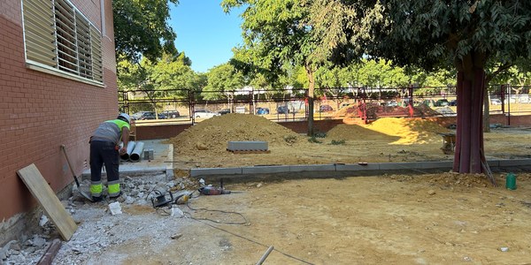 El Alcalde destaca las obras de accesibilidad en el CEIP Ángel Ganivet de Sevilla Este y da respuesta a 7 años de demandas del centro