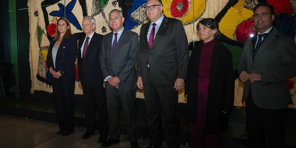 El alcalde Sanz inaugura la Jornada 'El impacto del Turismo en Sevilla' organizada por la AHS, resaltando la importancia del sector, que es la primera industria de la ciudad