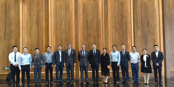 El alcalde Sanz se reúne con empresas chinas tecnológicas y del sector automovilístico para ofrecerle Sevilla para instalarse e invertir